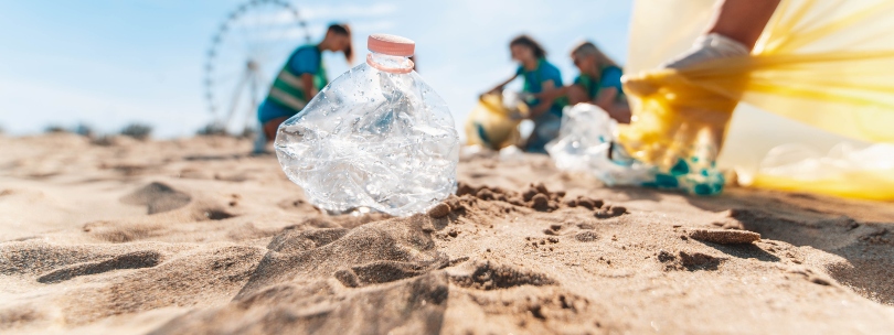 Recogida de basura en la playa