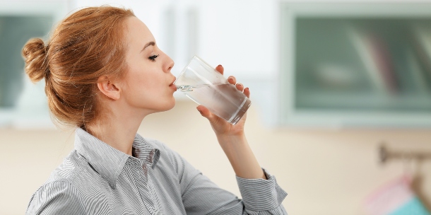 Bebiendo agua